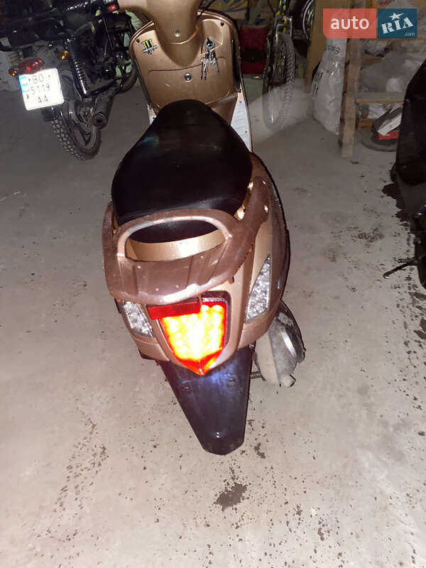 Скутер ретро YiBen YB 125T-12 2014 в Борщеве