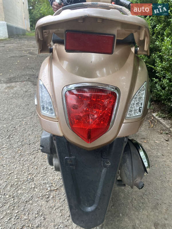 Скутер ретро YiBen YB 125T-12 2014 в Борщеве
