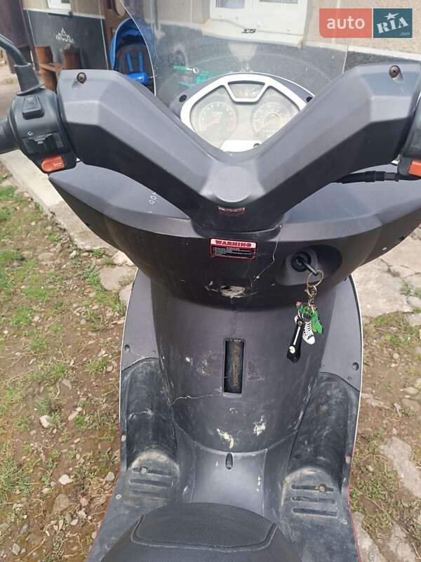 Макси-скутер YiBen YB 150T 2012 в Косове