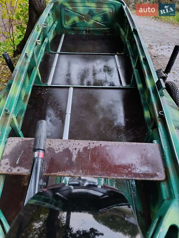 Човен Южанка 1 1990 в Кам'янському