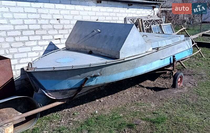 Лодка Южанка М 1990 в Кропивницком
