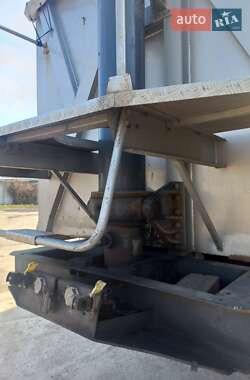 Зерновоз - полуприцеп Zaslaw D 653 2009 в 