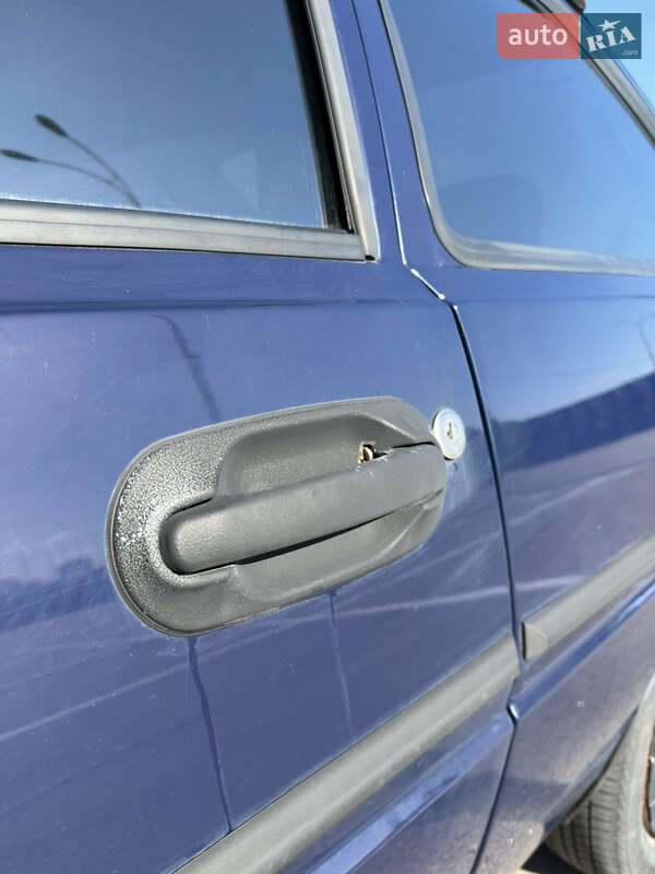 Хэтчбек ЗАЗ 1102 Таврия-Нова 2004 в Киеве