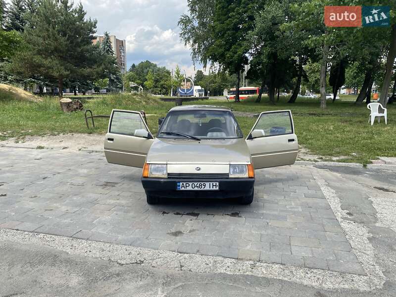 Хэтчбек ЗАЗ 1102 Таврия-Нова 2002 в Львове