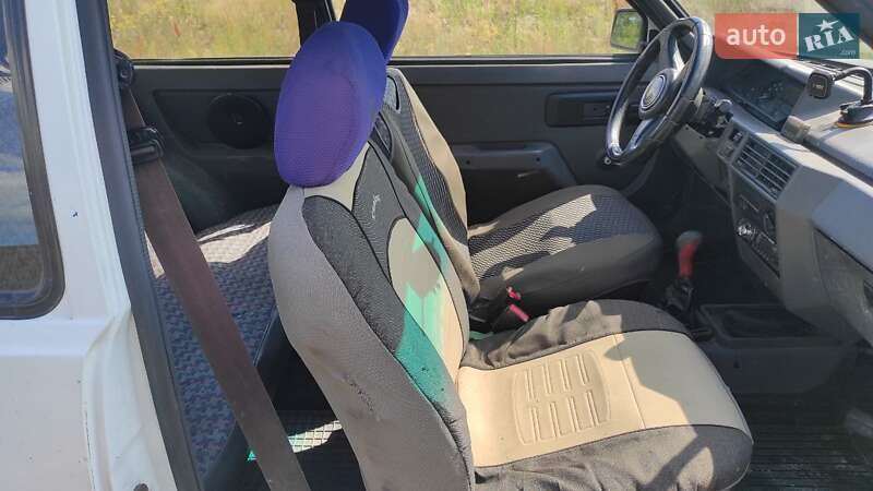 Хэтчбек ЗАЗ 1102 Таврия-Нова 2002 в Ровно фото 5 Хэтчбек ЗАЗ 1102 Таврия-Нова 2002 в Ровно