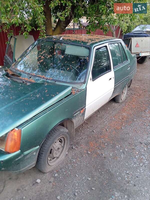 Хэтчбек ЗАЗ 1102 Таврия-Нова 2004 в 