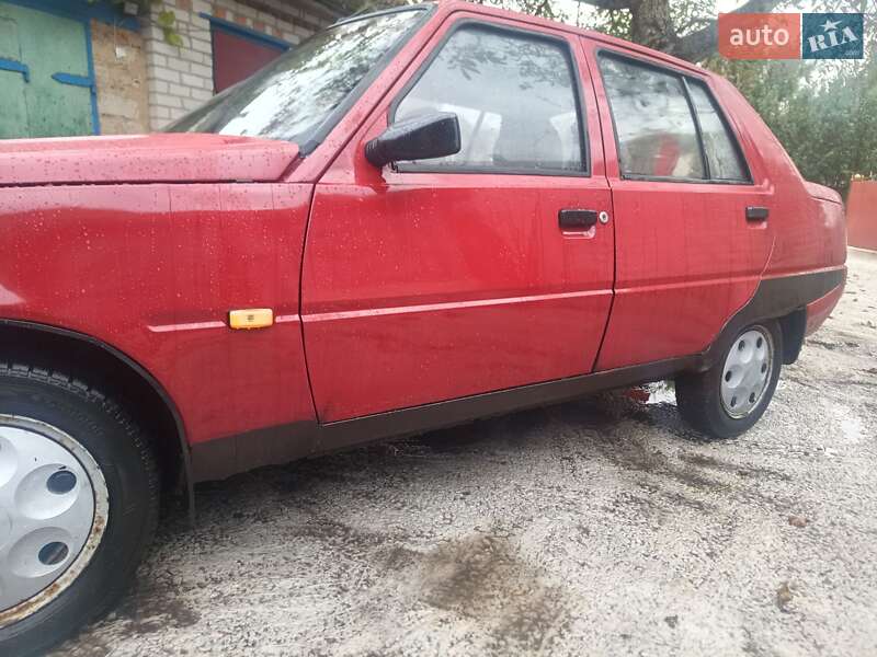 Хэтчбек ЗАЗ 1102 Таврия-Нова 2002 в Житомире