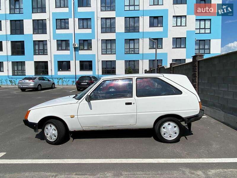 Хэтчбек ЗАЗ 1102 Таврия-Нова 2001 в Ровно