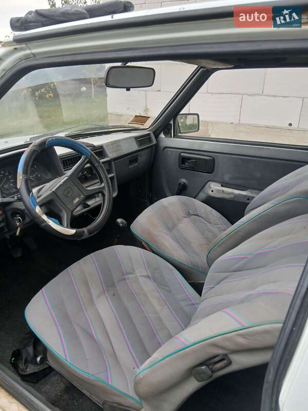 Хэтчбек ЗАЗ 1102 Таврия-Нова 2004 в Старой Выжевке фото 2 Хэтчбек ЗАЗ 1102 Таврия-Нова 2004 в Старой Выжевке