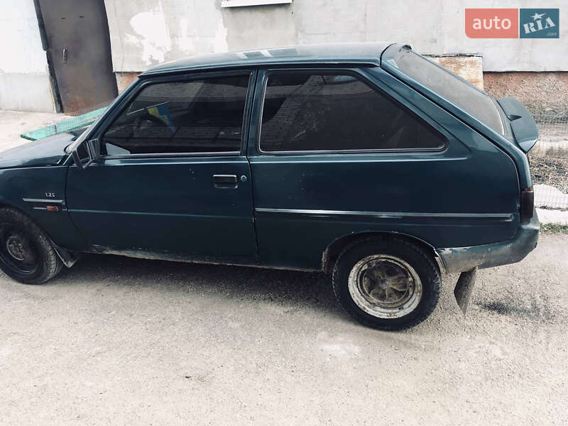 Хетчбек ЗАЗ 1102 Таврія 2004 в Кам'янському