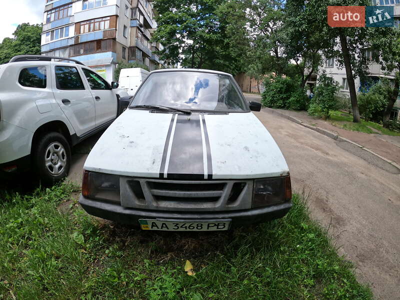 Хэтчбек ЗАЗ 1102 Таврия 2002 в Киеве