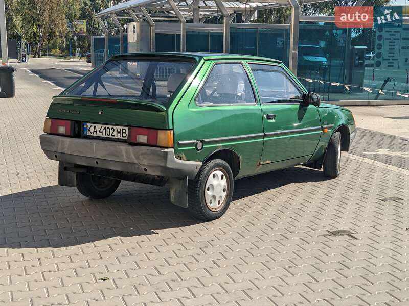 Хэтчбек ЗАЗ 1102 Таврия 2003 в Киеве