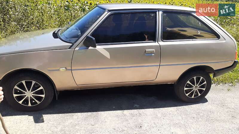 Хэтчбек ЗАЗ 1102 Таврия 1993 в Черновцах