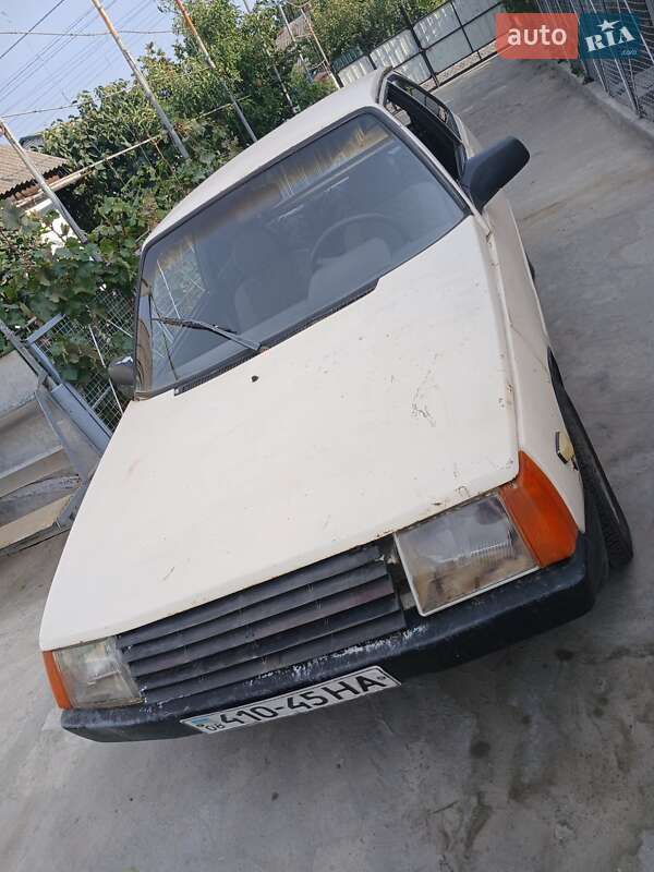 Хэтчбек ЗАЗ 1102 Таврия 1990 в 