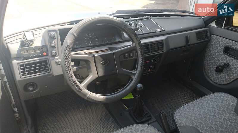 Хэтчбек ЗАЗ 1102 Таврия 2001 в Каменском