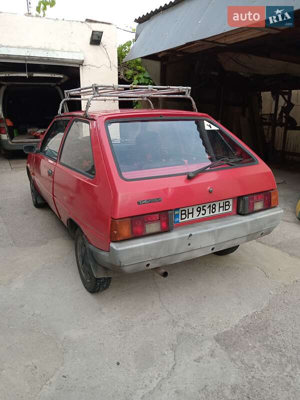 Хэтчбек ЗАЗ 1102 Таврия 1992 в Южном