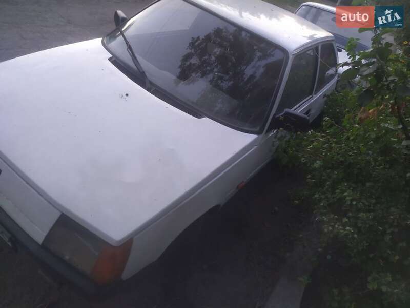 Хэтчбек ЗАЗ 1102 Таврия 1993 в Каменском