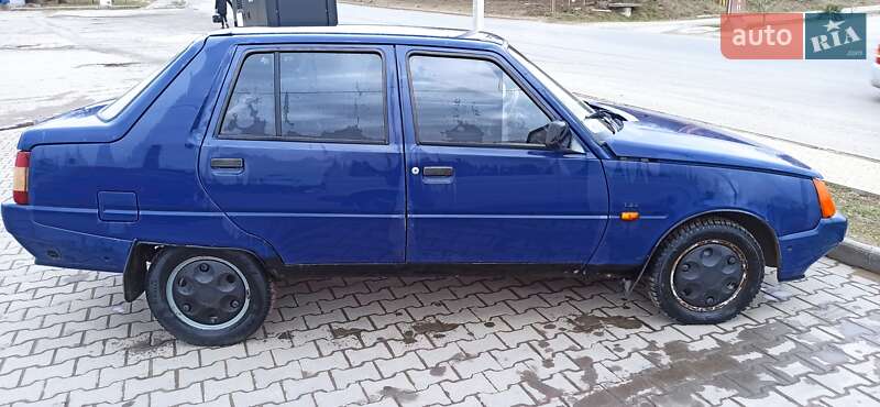 Седан ЗАЗ 1103 Славута 2003 в Черновцах фото 3 Седан ЗАЗ 1103 Славута 2003 в Черновцах