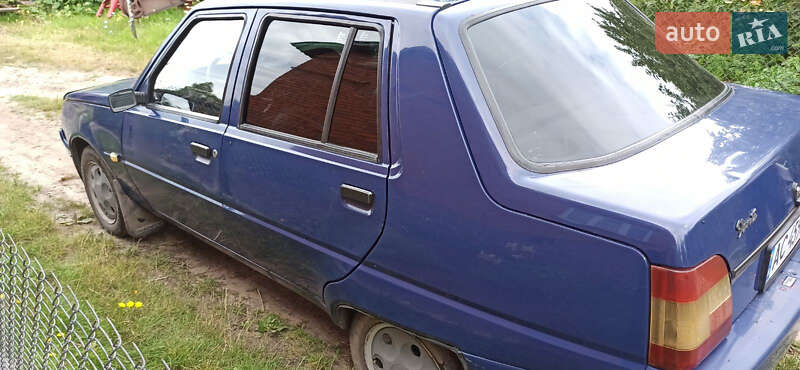 Лифтбек ЗАЗ 1103 Славута 2002 в Камне-Каширском