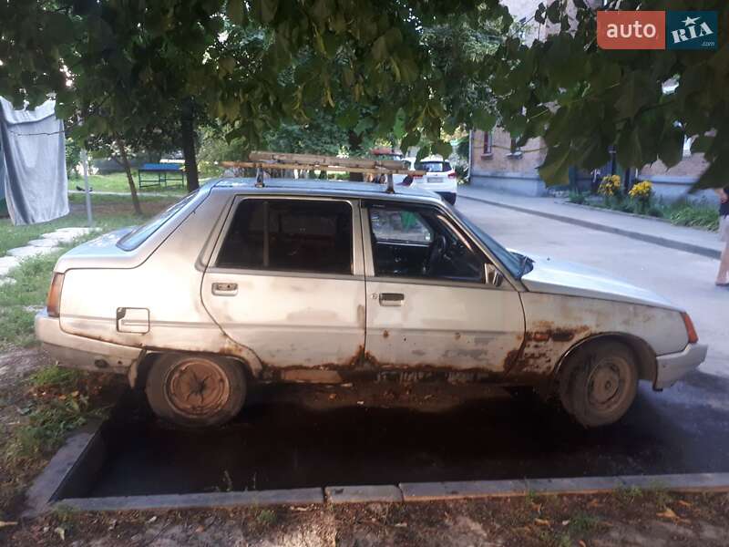 Лифтбек ЗАЗ 1103 Славута 2004 в Харькове