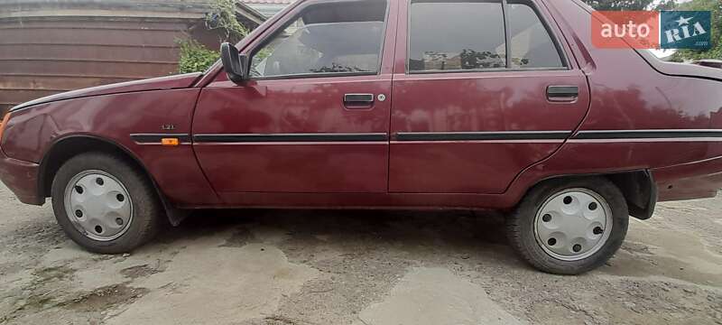 Лифтбек ЗАЗ 1103 Славута 2001 в Новоархангельске фото 11 Лифтбек ЗАЗ 1103 Славута 2001 в Новоархангельске