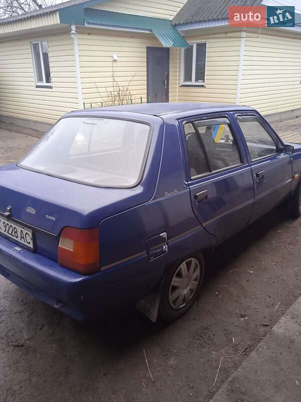 Лифтбек ЗАЗ 1103 Славута 2003 в Березному фото Лифтбек ЗАЗ 1103 Славута 2003 в Березному