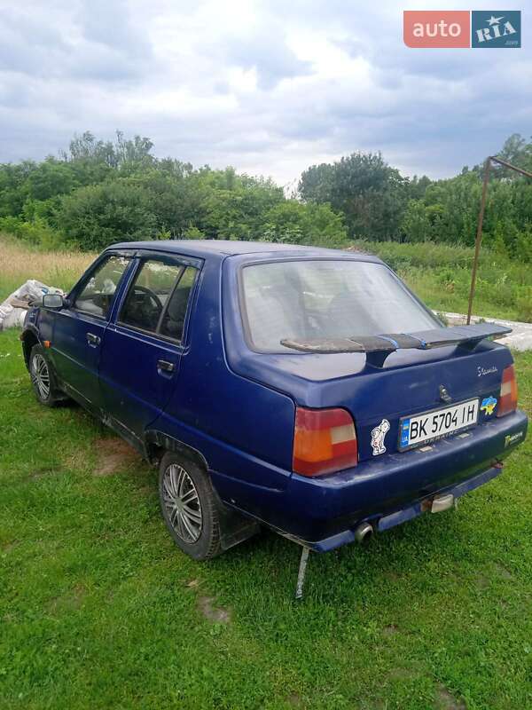 Лифтбек ЗАЗ 1103 Славута 2003 в Гоще