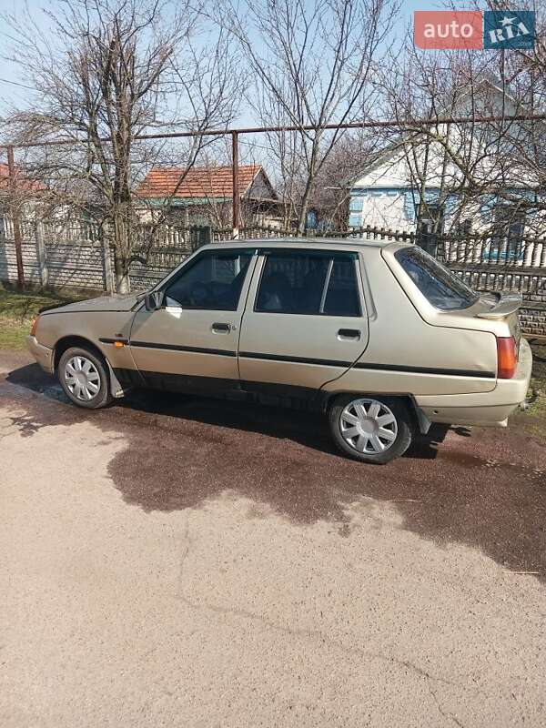 Лифтбек ЗАЗ 1103 Славута 2002 в Херсоне