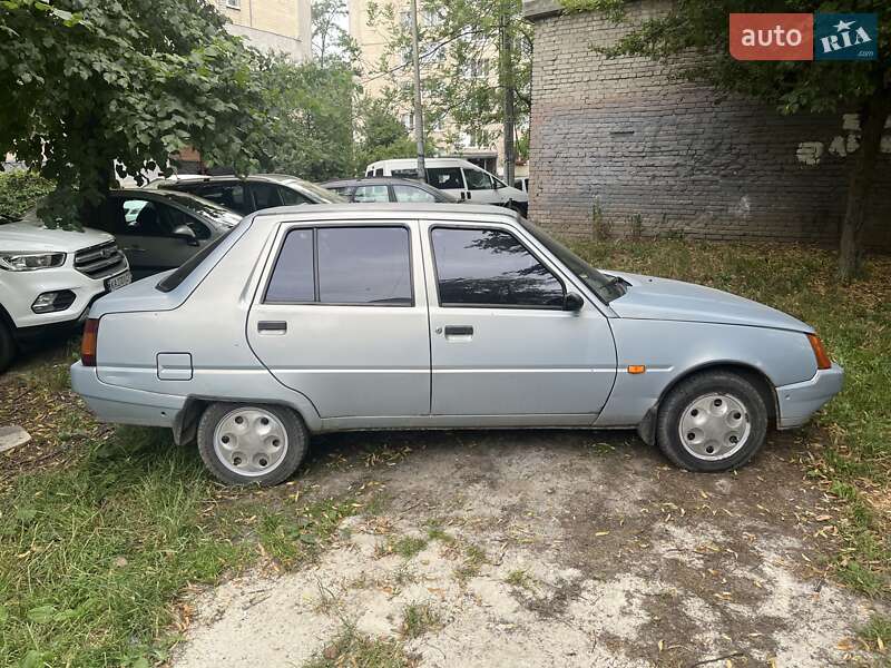 Лифтбек ЗАЗ 1103 Славута 2005 в Львове