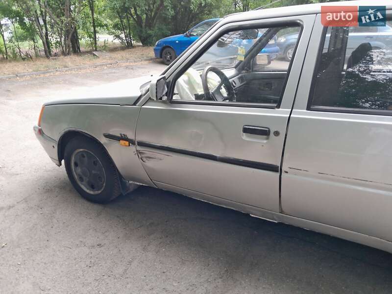 Лифтбек ЗАЗ 1103 Славута 2000 в Запорожье