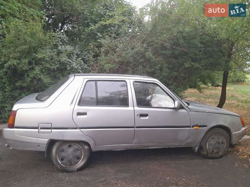 Лифтбек ЗАЗ 1103 Славута 2000 в Запорожье