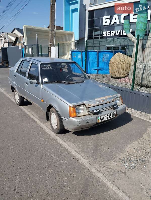 Лифтбек ЗАЗ 1103 Славута 2003 в Киеве