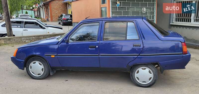 Ліфтбек ЗАЗ 1103 Славута 2002 в Чернівцях фото 5 Ліфтбек ЗАЗ 1103 Славута 2002 в Чернівцях
