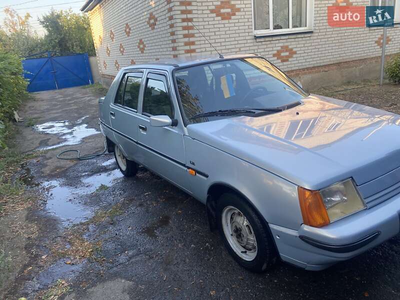 Лифтбек ЗАЗ 1103 Славута 2004 в Гадяче