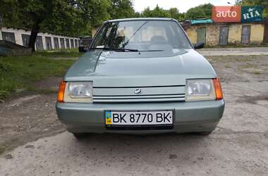 Лифтбек ЗАЗ 1103 Славута 2007 в Остроге