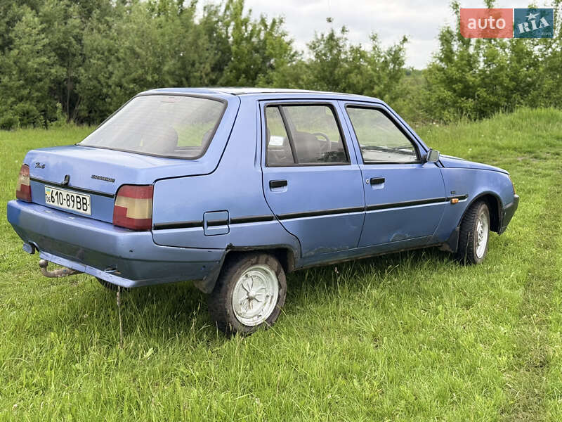 Лифтбек ЗАЗ 1103 Славута 2002 в Житомире