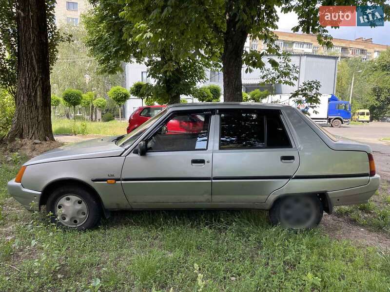 Лифтбек ЗАЗ 1103 Славута 2004 в Киеве