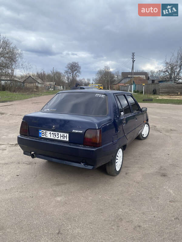 Лифтбек ЗАЗ 1103 Славута 2005 в Бобровице