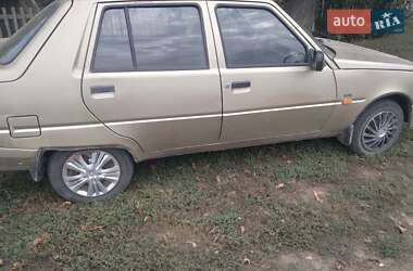 Ліфтбек ЗАЗ 1103 Славута 2002 в Ромнах