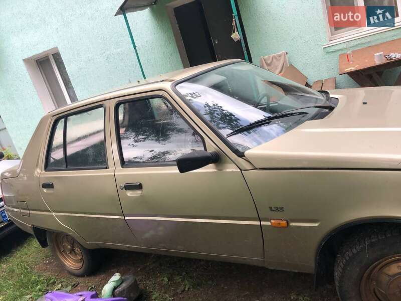 Лифтбек ЗАЗ 1103 Славута 2002 в Киеве