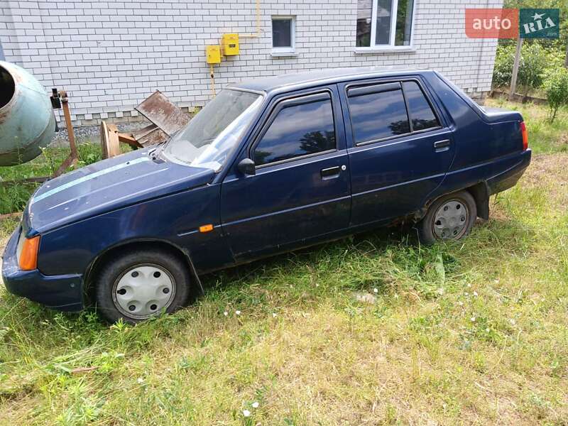 Лифтбек ЗАЗ 1103 Славута 2006 в Чернигове