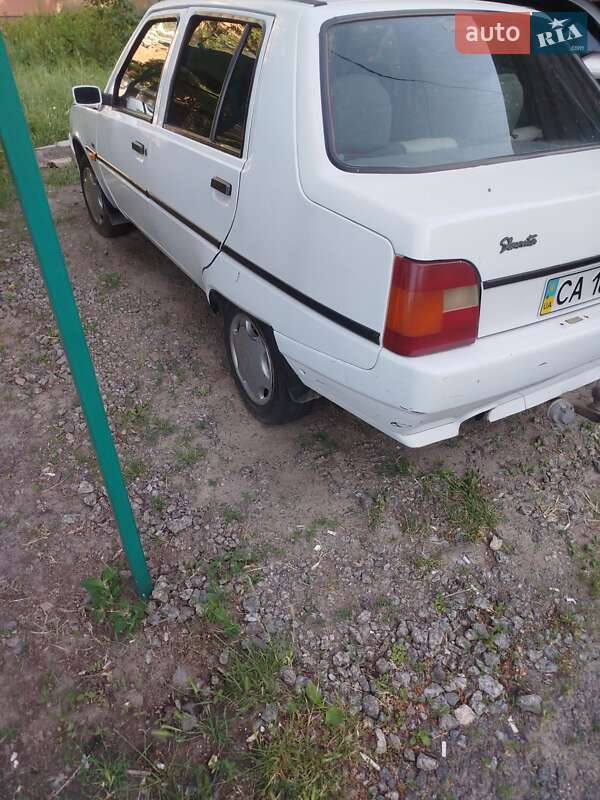 Лифтбек ЗАЗ 1103 Славута 2004 в Корсуне-Шевченковском
