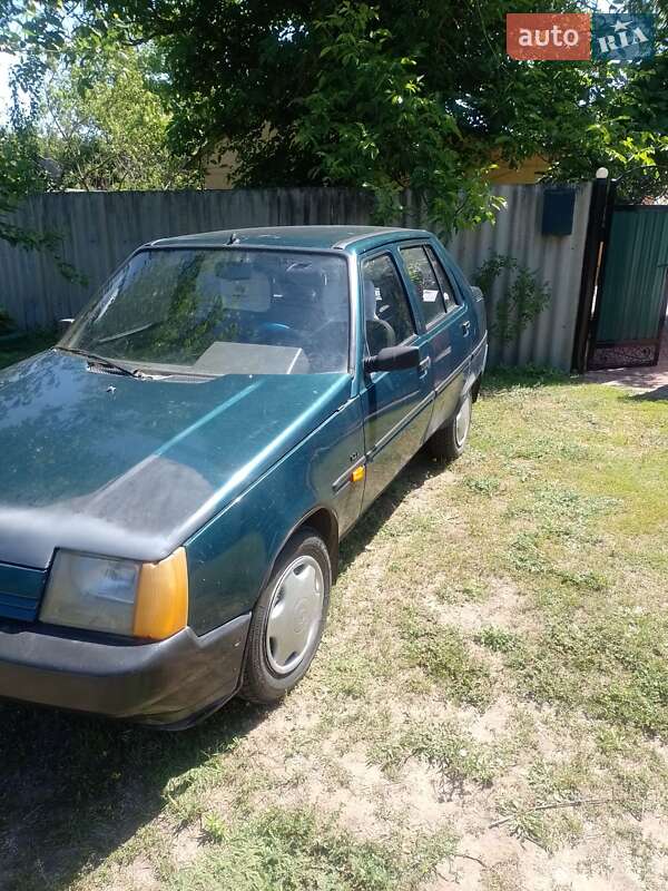 Лифтбек ЗАЗ 1103 Славута 2001 в Лубнах фото 3 Лифтбек ЗАЗ 1103 Славута 2001 в Лубнах