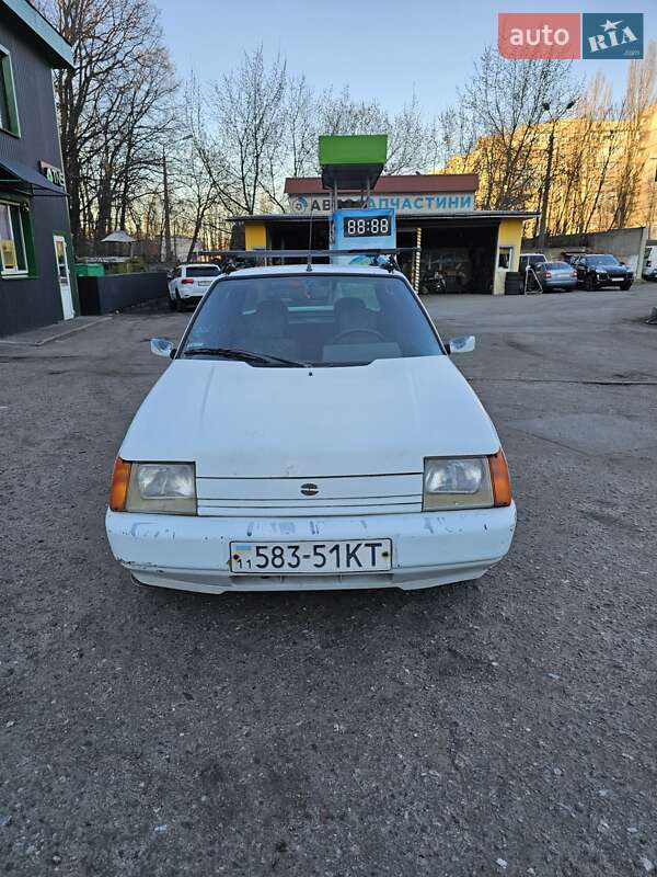 Лифтбек ЗАЗ 1103 Славута 2004 в Киеве