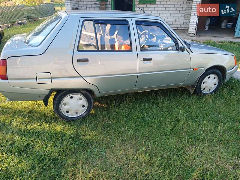 Лифтбек ЗАЗ 1103 Славута 2007 в Калуше