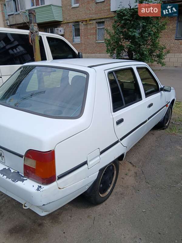 Лифтбек ЗАЗ 1103 Славута 2003 в Киеве фото 7 Лифтбек ЗАЗ 1103 Славута 2003 в Киеве