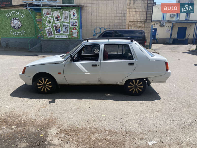 Лифтбек ЗАЗ 1103 Славута 2007 в Киеве