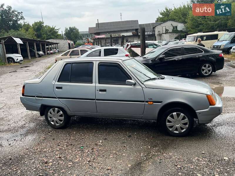 Лифтбек ЗАЗ 1103 Славута 2004 в Киеве
