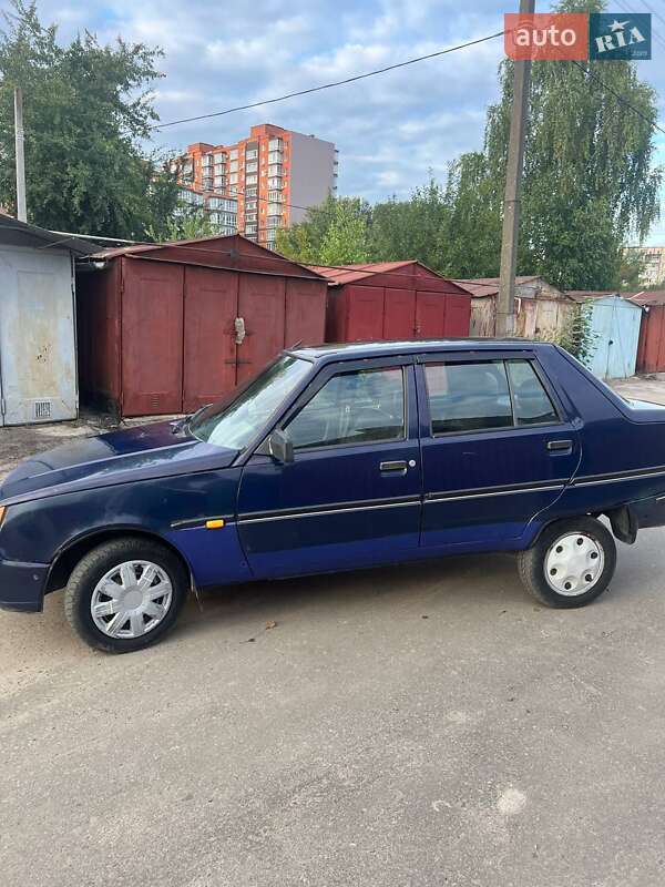 Лифтбек ЗАЗ 1103 Славута 2005 в Львове