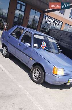 Лифтбек ЗАЗ 1103 Славута 2002 в Киеве